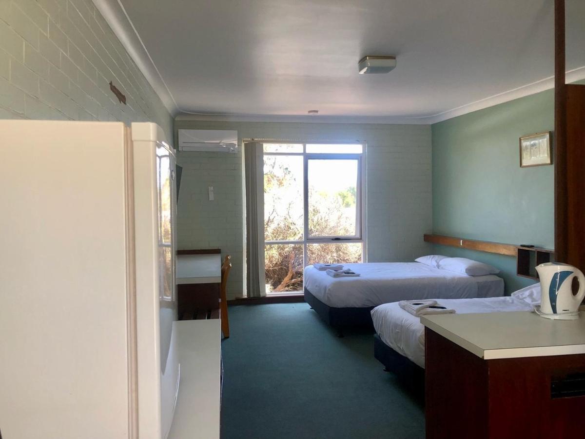 Walpole Hotel Motel Bagian luar foto