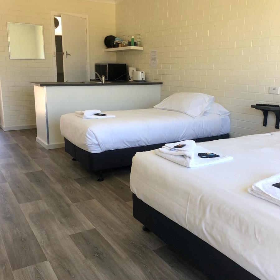 Walpole Hotel Motel Bagian luar foto